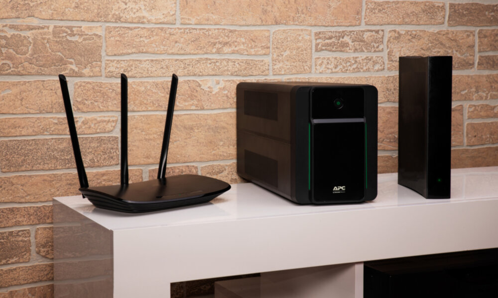 Источник бесперебойного питания APC Back-UPS BX1600MI / 1600ВА / 900Вт / 6xIEC 320 C13, 2xRJ-45